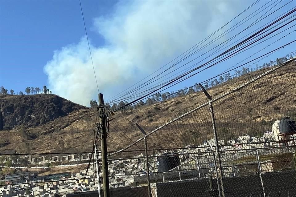 Alrededor de las 14:00 horas se reportó un incendio en el parque ecológico Sierra de Guadalupe, Edomex, y fue controlado tres horas después