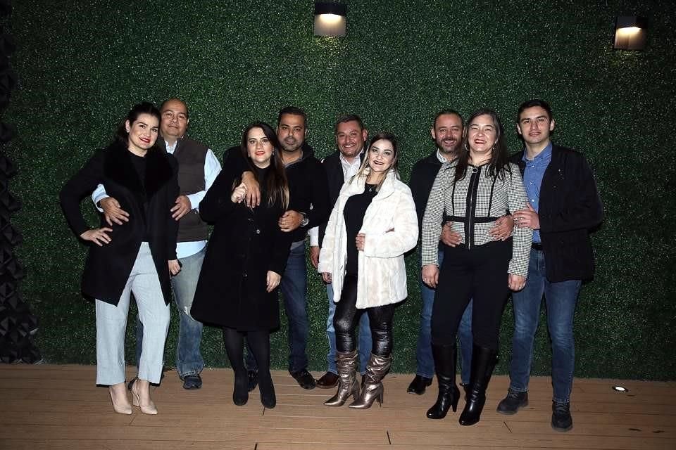Sofía Benavides, Miguel Gracia, Carmen Herrera de Gaona, Waldo Gaona, Eduardo Valadez, Norma Benavides, Pedro Valadez, Aydeé López y Pedro Valadez