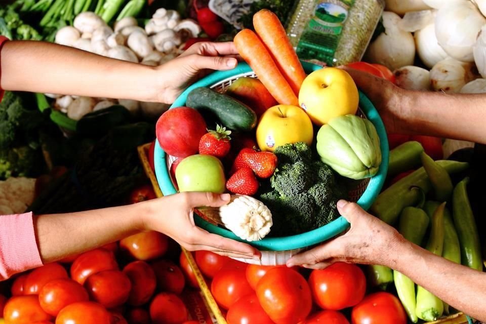 Consumir 400 gramos o más de frutas y verduras al día es benéfico para la salud mental, cardiovascular y del sistema inmune.