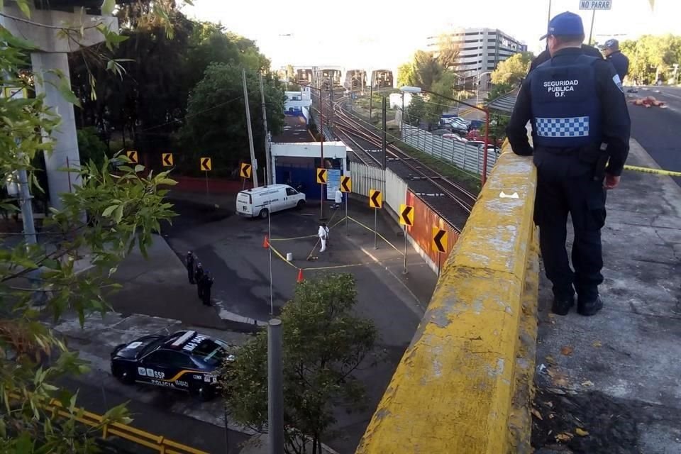 Los restos de dos hombres fueron regados sobre un puente de Avenida Insurgentes de la Ciudad de México.