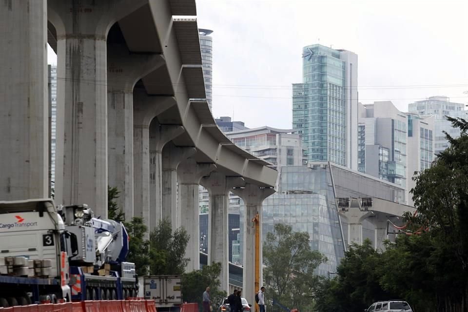 30 trenes de cinco vagones con capacidad de 711 pasajeros, cada uno, circularán por las vías del Tren InterUrbano México-Toluca.