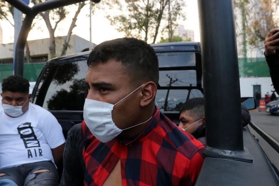 La tarde de este jueves, agentes los ubicaron y detuvieron, en Rosario y Plaza San Lázaro, en la Colonia Centro, Alcaldía Cuauhtémoc.