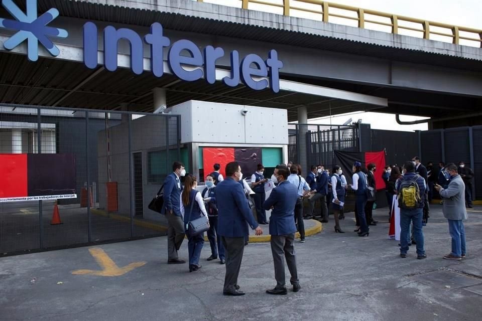 El artículo 15 de la Ley de Aviación Civil establece que una concesión puede ser revocada si la empresa no cuenta con todos los seguros en regla, entre ellos, los de las aeronaves e Interjet tiene un mes sin cumplir esta obligación.