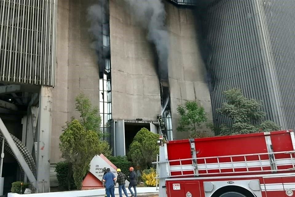 Trabajadores están atrapados en el lugar esperando ser evacuados.