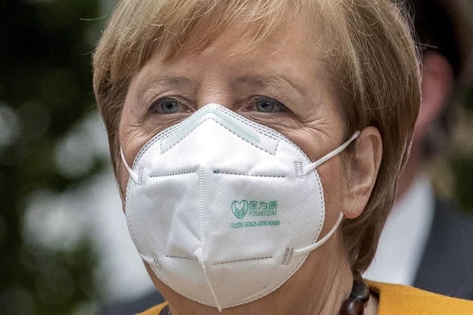 La Canciller Angela Merkel dijo a legisladores de su partido que espera que el confinamiento para moderar la pandemia en Alemania se extienda a principios de abril.