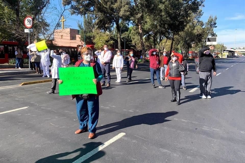 La circulación de esta vía principal está cerrada a la altura de la calle Anzar, en la Colonia Granjas Modernas de la Alcaldía Gustavo A. Madero.