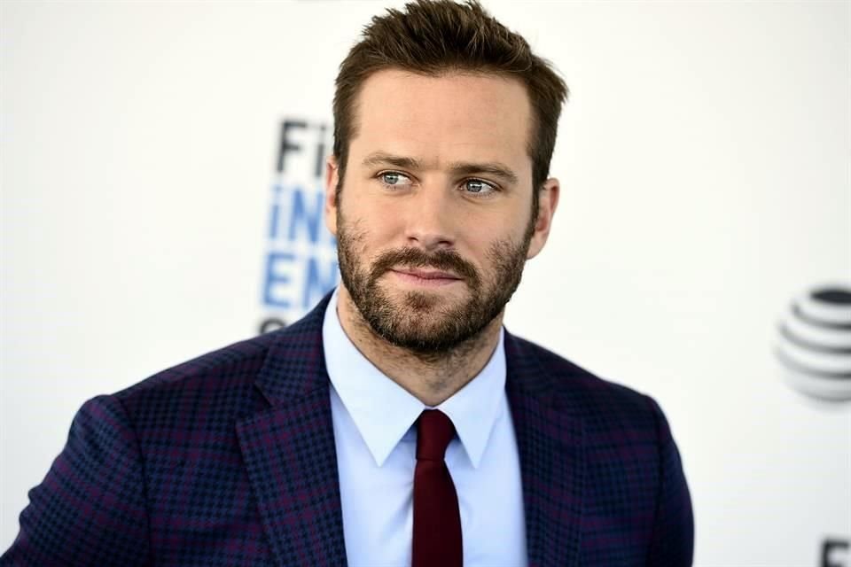 El actor Armie Hammer, protagonista de la cinta 'Llámame por tu Nombre', es señalado por consumir drogas, alcohol, ser infiel, un depravado y hasta caníbal.