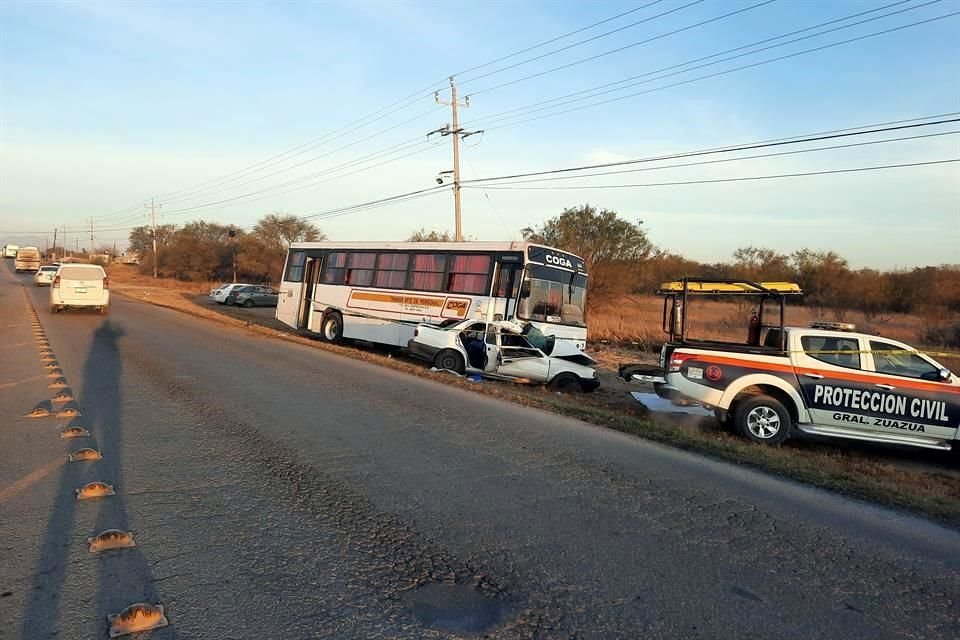 El accidente fue reportado a las 6:30 horas en el kilómetro 4 del tramo que va de la Carretera a Laredo a Zuazua, a la altura de la Colonia Privadas de Santa Clara, informó Protección Civil municipal.