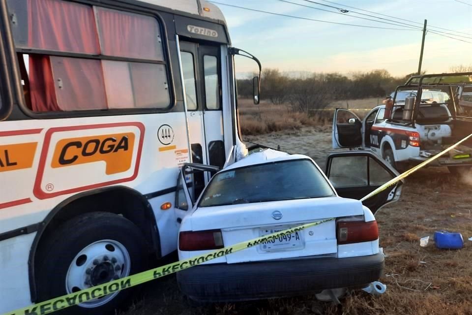 De acuerdo con los reportes, en el lugar murieron prensados Baldomero del Ángel, de 23 años, y su mamá identificada como María Dominga, de 55.