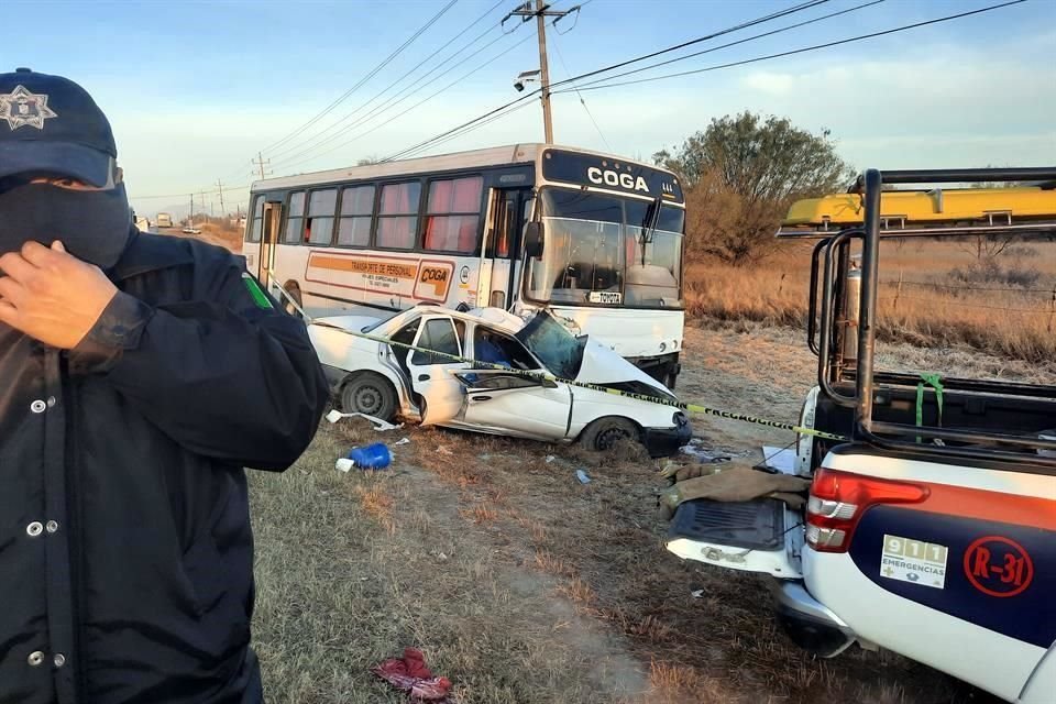 El joven se atravesó y fue embestido por el camión que se desplazaba de poniente a oriente.