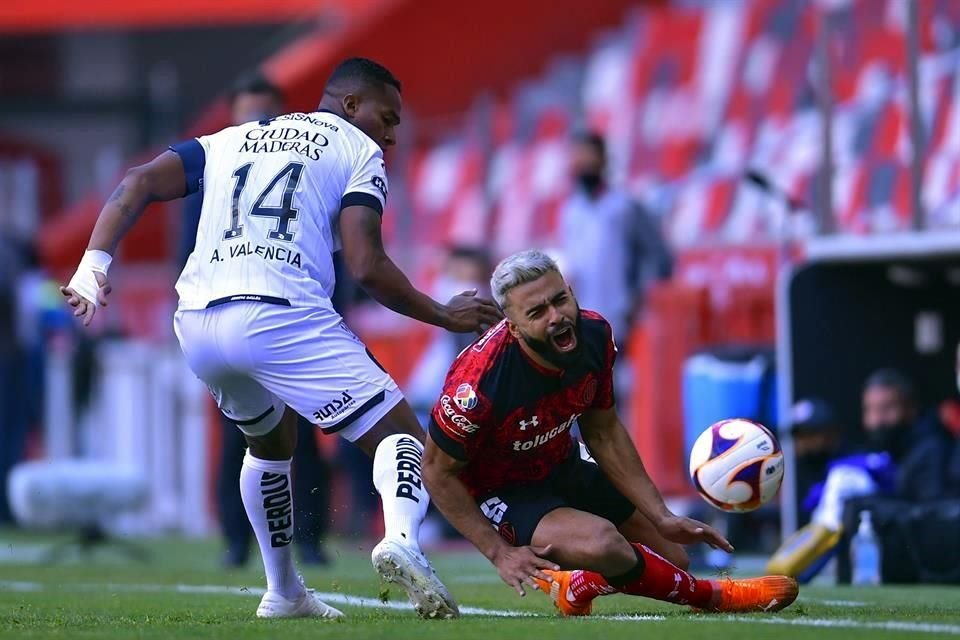 En Querétaro critican al árbitro.