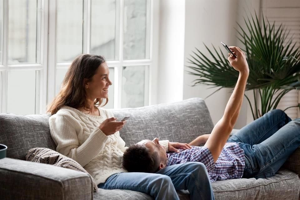 Confort y bienestar en el interior del hogar con la reducción de calor y ahorro de energía que ofrecen los vidrios LUMAX.