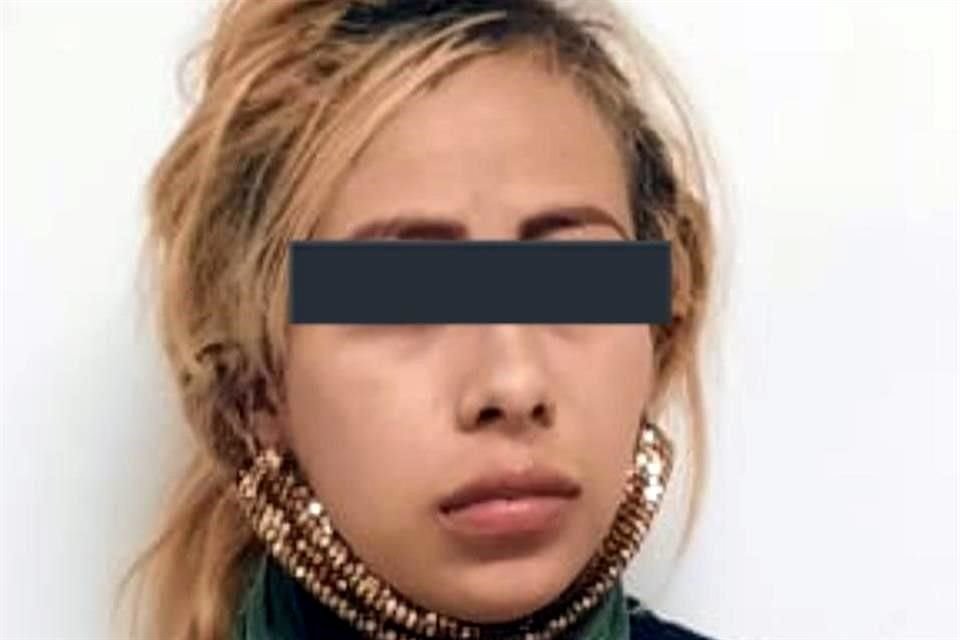 A Laura Esthela, de 26 años, la detuvieron mediante una orden de aprehensión por un robo cometido en noviembre del año pasado en Monterrey.