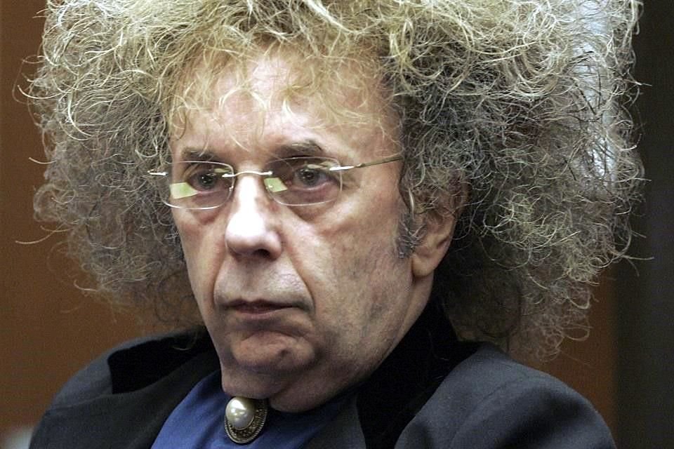 Phil Spector, ex productor de Los Beatles y The Ramones, y quien fue acusado de asesinar a una actriz en 2003, murió este sábado de Covid-19.