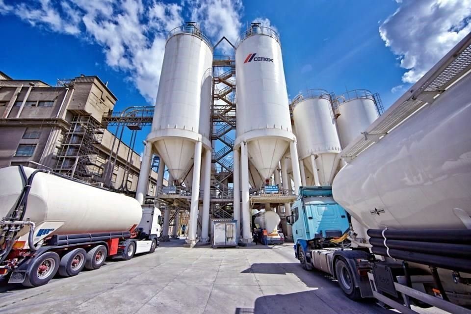 Cemex dijo que la tecnología patentada de Coolbrook reemplaza los combustibles fósiles en el proceso de producción de cemento. 