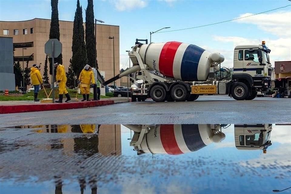 Los títulos de Cemex ganaban un 5.08 por ciento, a 13.04 pesos.