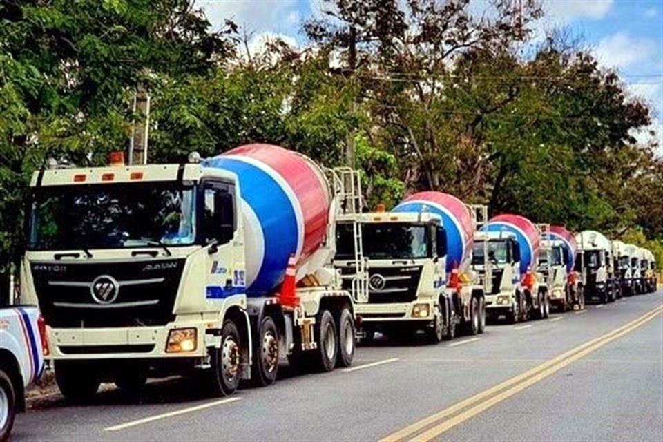De acuerdo con Fitch, Cemex ha estado mejorando su perfil de deuda, en términos de vencimiento, base de garantías y costos financieros que se traducen en una mejor flexibilidad financiera.  