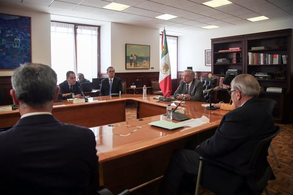 En la videollamada estuvieron presentes funcionarios del sector salud y de Cancillería.