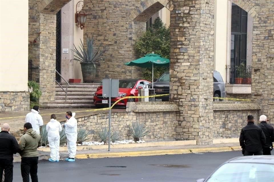 Una persona muere y otra resulta herida tras balacera en estacionamiento de restaurante Antonio I ubicado en Constitución y 20 de noviembre.