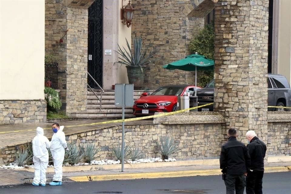 Una persona muere y otra resulta herida tras balacera en estacionamiento de restaurante Antonio I ubicado en Constitución y 20 de noviembre.