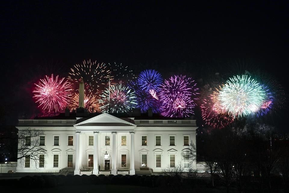 La Casa Blanca se iluminó en el cierre de la investidura de Joe Biden.