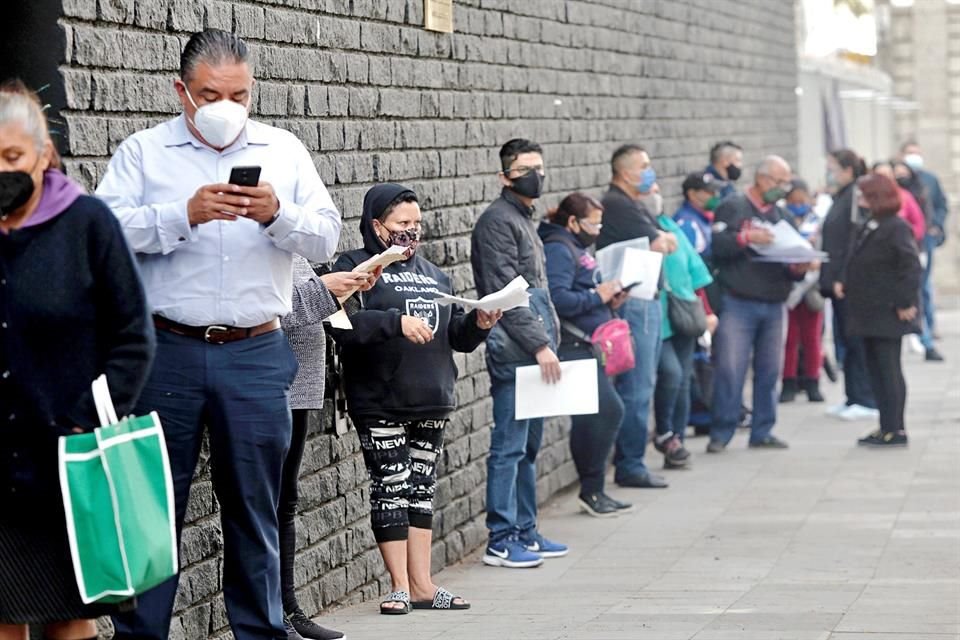 A la pérdida de un familiar por Covid, le sigue calvario burocrático que obliga a esperar un mes en promedio para obtener acta de defunción.