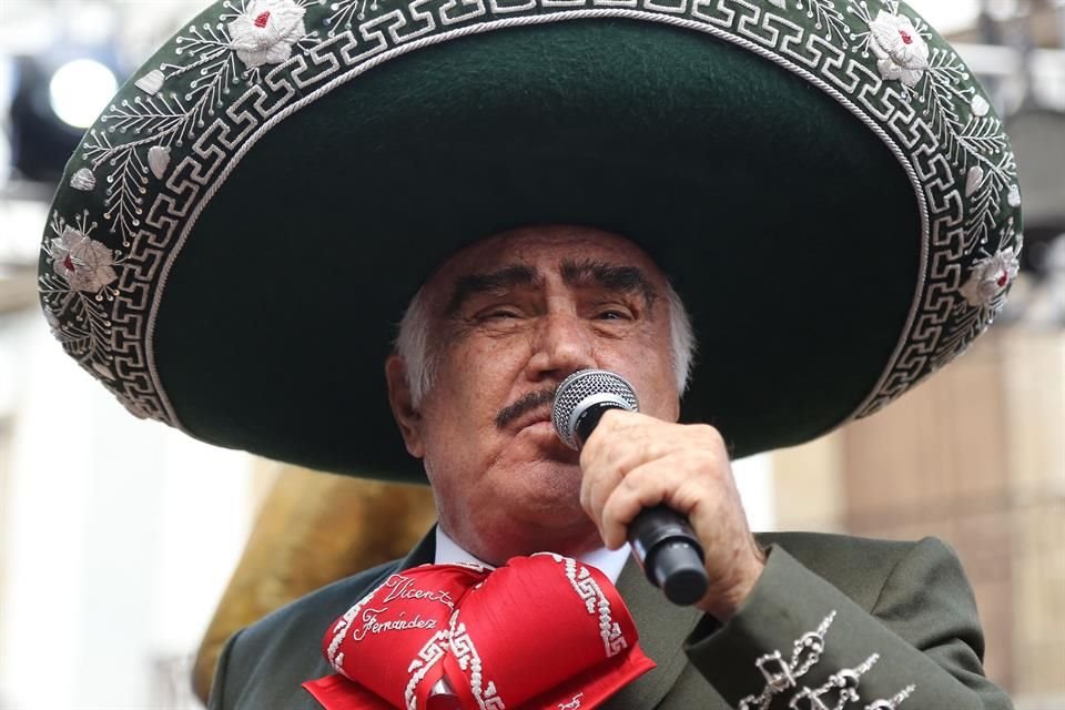 Vicente Fernández aseguró que la polémica que se suscitó por un toqueteo a una de sus fanáticas fue un accidente, y pidió disculpas por lo sucedido.