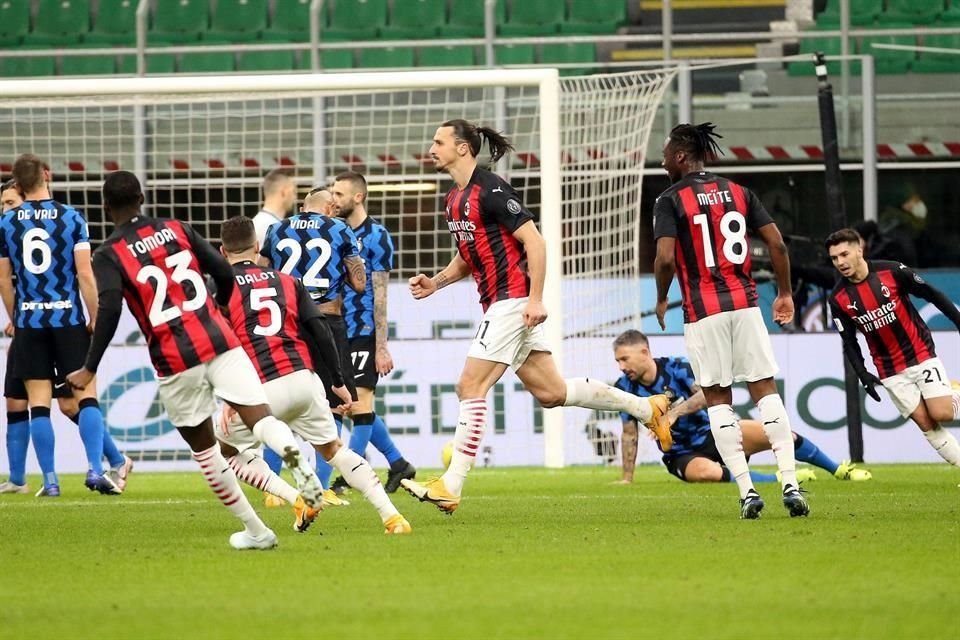 Zlatan Ibrahimovic abrió el marcador en el derbi.