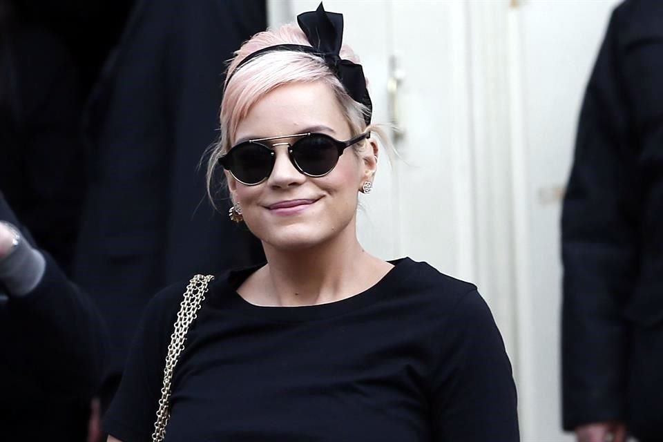 Lily Allen consumió alcohol y drogas desde la secundaria.
