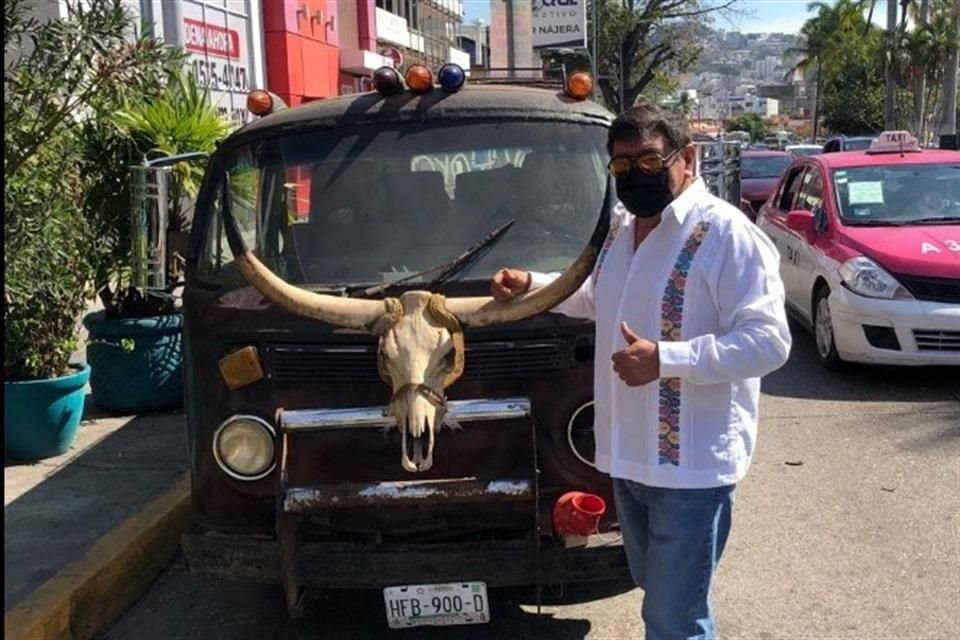 Salgado Macedonio planea realizar su campaña por la entidad a bordo de esta camioneta.