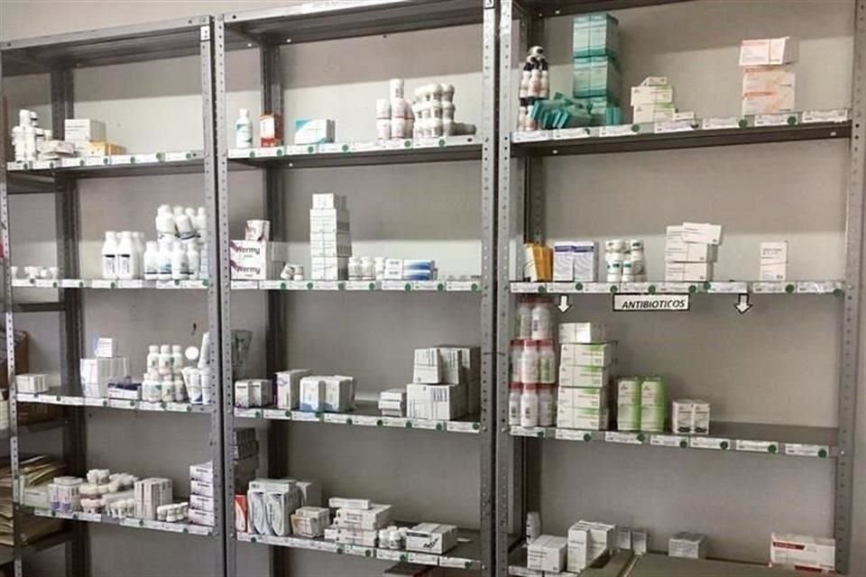 Sheinbaum dijo que en agosto iniciará instalación de 15 mil farmacias del bienestar; 5 mil estarán en lugares lejanos a centros de salud.