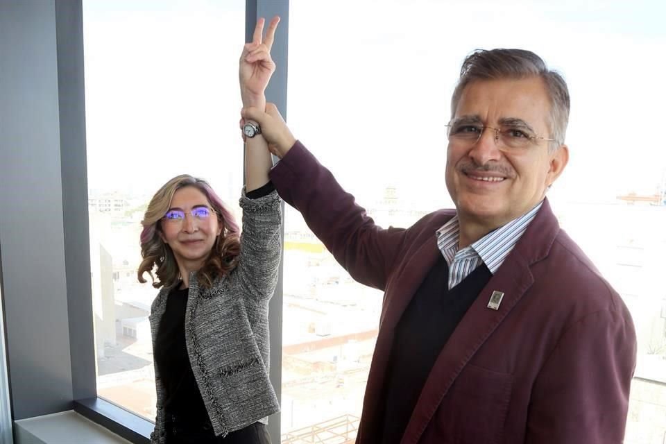 Tonatiuh Bravo y Mara Robles Villaseñor, quien se sumó al proyecto que propone el ex Rector de la UdeG.