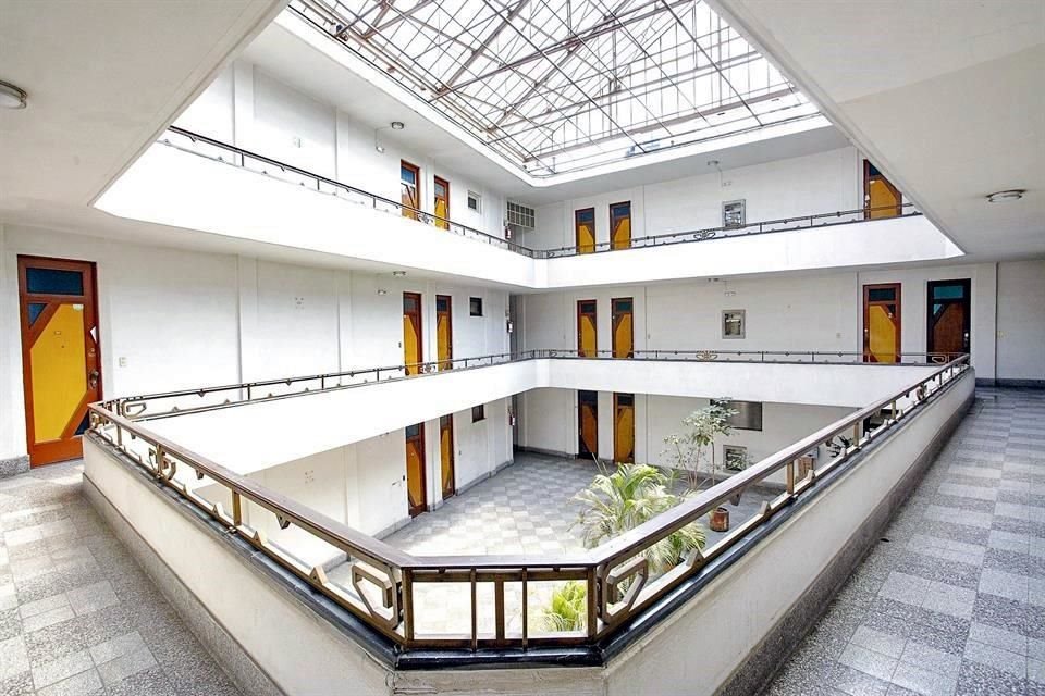 El plan de rehabilitación del Ermita, esfuerzo del Patronato de la Fundación Mier y Pesado, será tarea de un grupo de catedráticos, arquitectos y restauradores.