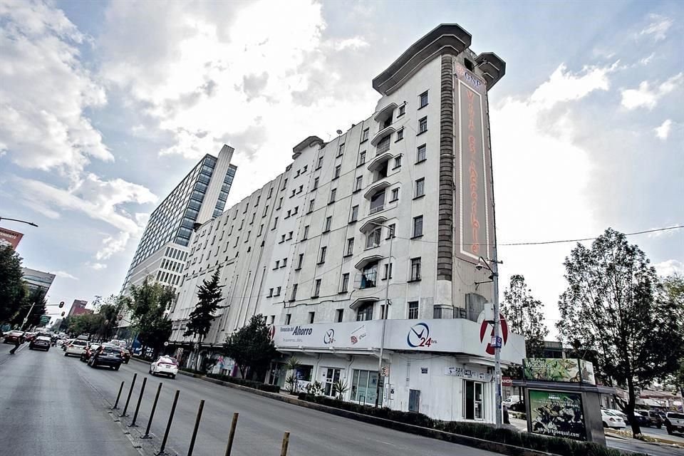 El edificio destaca por multifuncional, con uso habitacional pero también comercial.