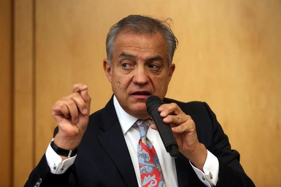 Salvador Quirarte Villaseñor apareció en una conferencia de prensa acompañado de Virgilio Rincón y Pablo López, quienes encabezan la oficina que lo representan en esta disputa legal.