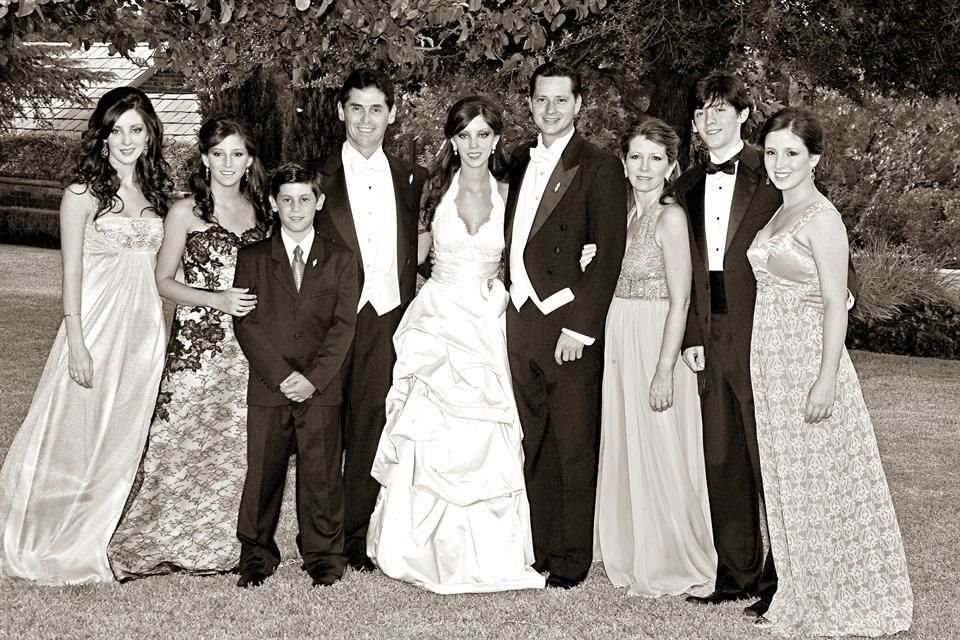 Eugenia Treviño, Cristy Treviño, Juan Pablo Treviño, Rodrigo Treviño Muguerza, Fernanda Treviño, Hernán Welsh, María Cecilia Vargas de Treviño, Rodrigo Treviño y Regina Treviño, en el 2006