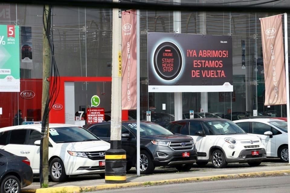 En febrero, la venta de autos totalizó 88 mil 187 unidades, con cifras desestacionalizadas.