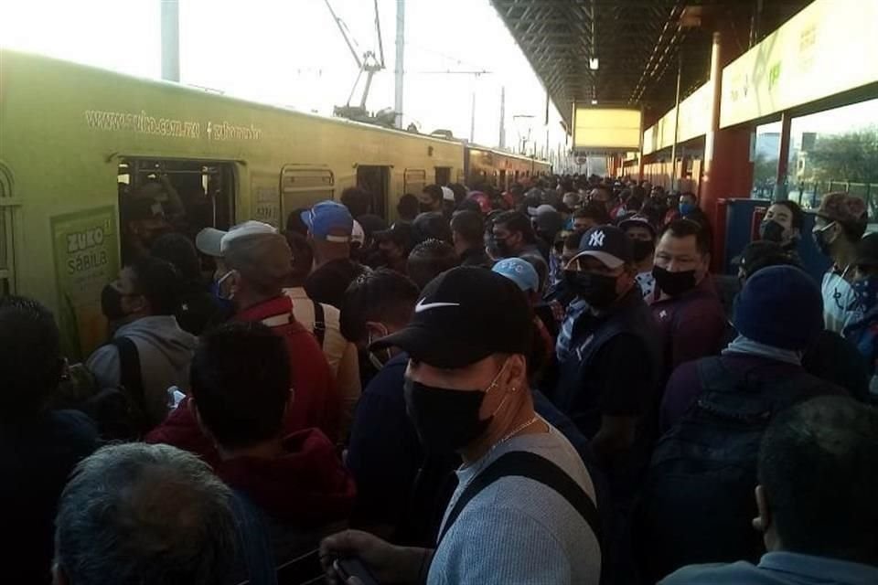 Entre las 07:20 horas y las 07:50 horas, presuntamente dejó de funcionar la Línea 1.