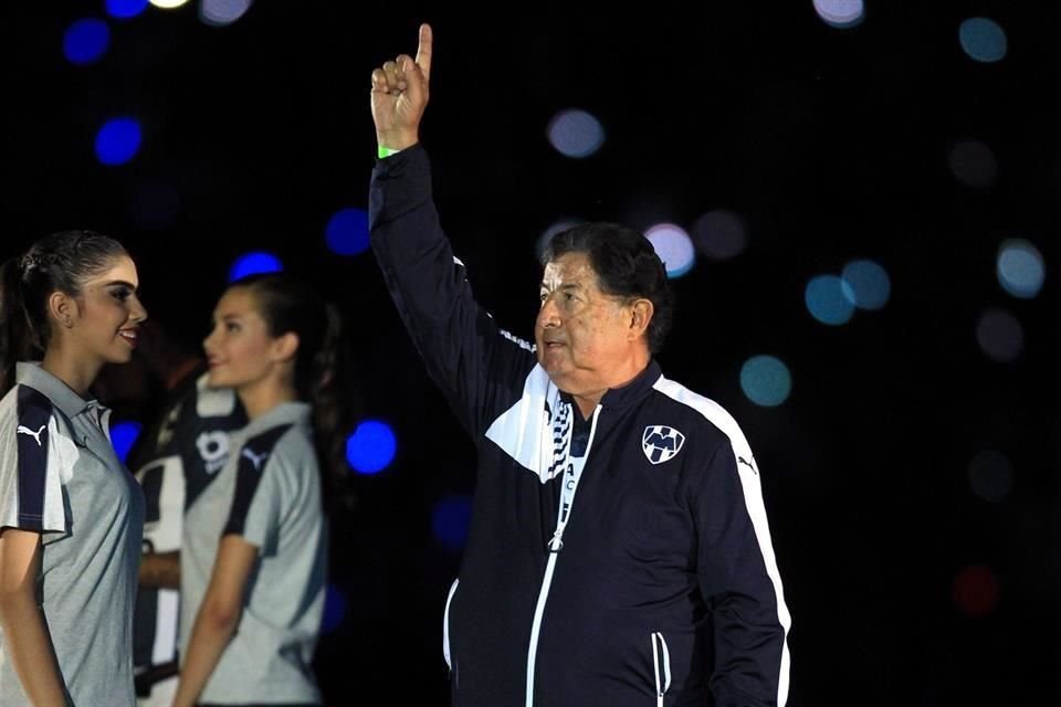 Francisco Avilán fue uno de los invitados de honor en la inauguración del Estadio BBVA, en el 2015.
