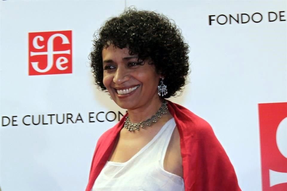 Malva Flores, poeta y ensayista, durante una presentación editorial en 2012.