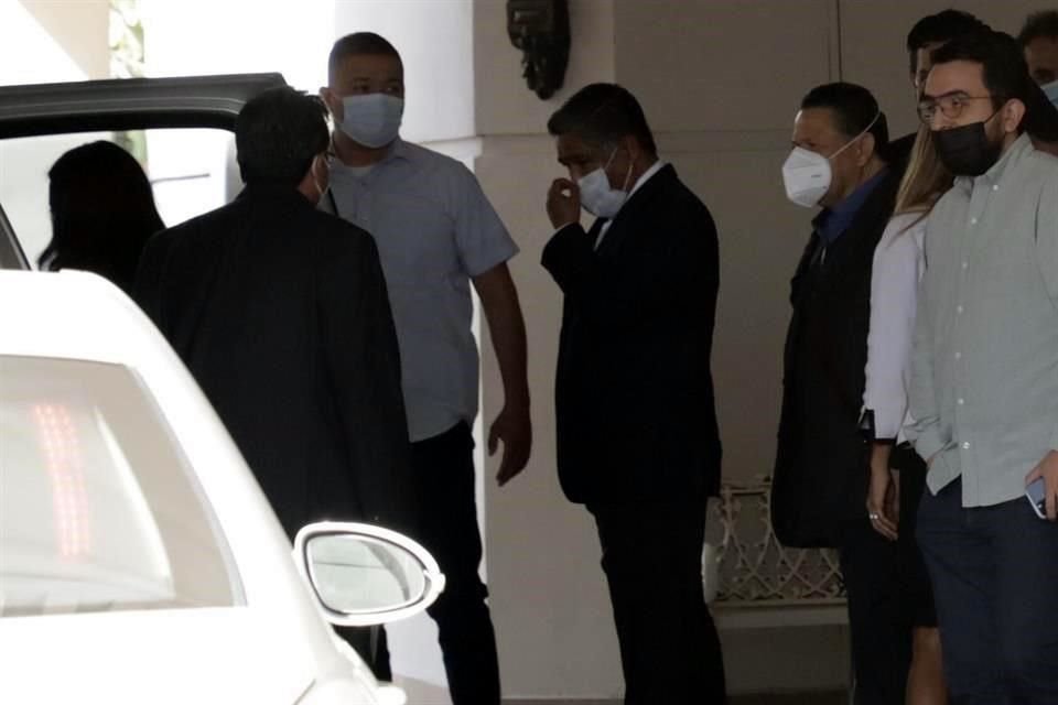Fuentes se reunió por la mañana con Monreal y Flores en un restaurante de un hotel de la Avenida Pino Suárez, en el Centro.