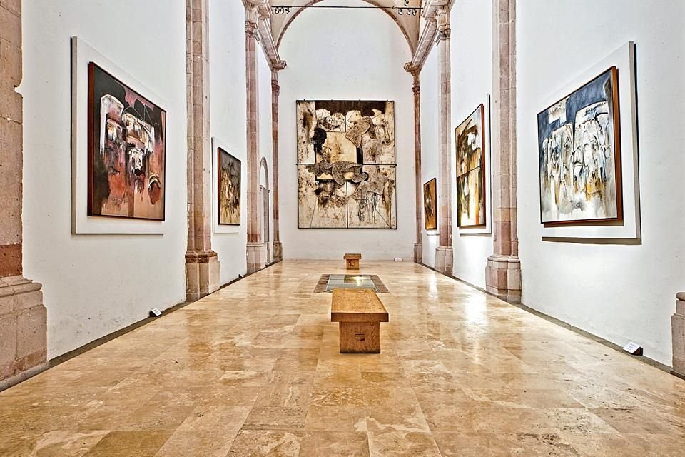 Admira las obras del Museo de Arte Abstracto Manuel Felguérez.