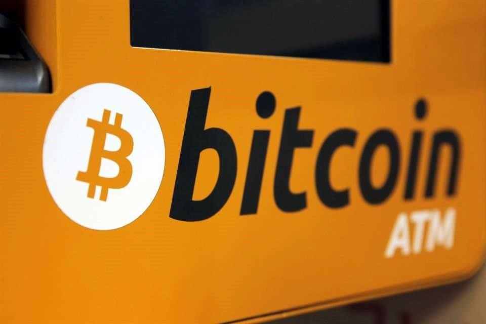 El bitcoin se disparó el lunes casi un 16 por ciento y marcó un nuevo récord de 44 mil 807 dólares.