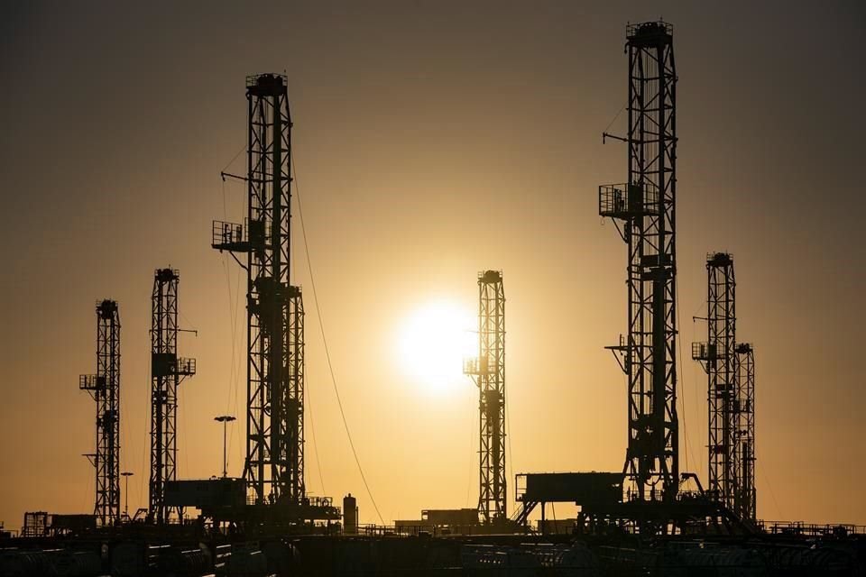 Los futuros del petróleo Brent bajaron 84 centavos, o un 1.29 por ciento.