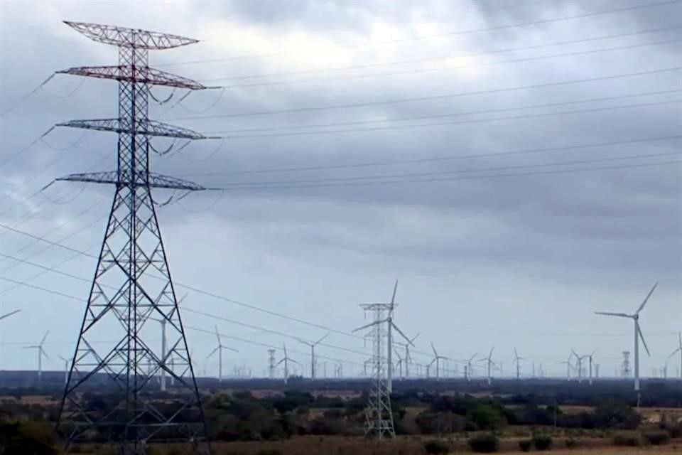 La iniciativa impulsada por el Ejecutivo plantea cambios en el despacho de energía a la CFE.