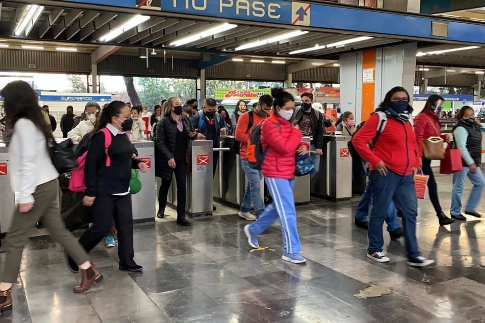 Y aunque iba más lento de lo normal, la mayoría de los usuarios agradeció la reanudación, pues acortaron sus tiempos de viaje.