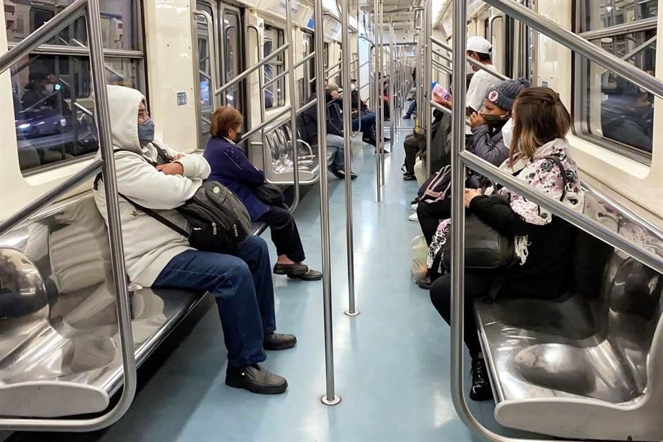 'La Línea 2 viene lenta, pero el servicio no viene tan lleno', reconoció usuario.