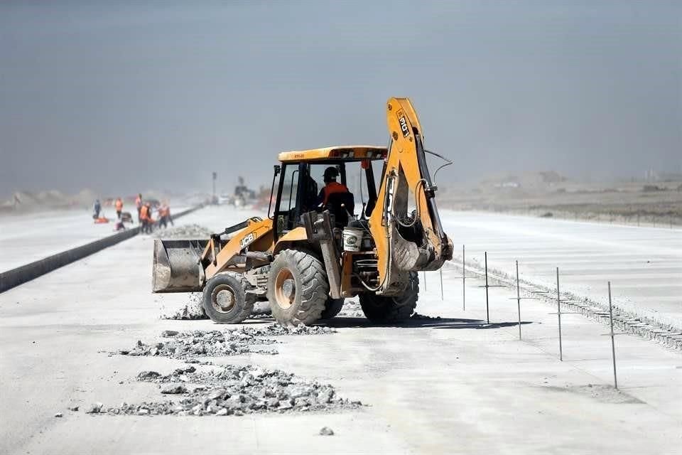 Obras en el aeropuerto de Santa Lucía.