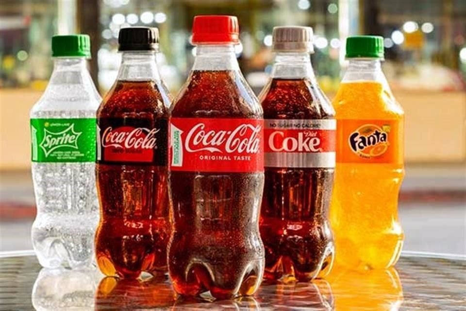 Coca-Cola lanza nueva presentación de refrescos en botellas PET 100 por ciento reciclado.