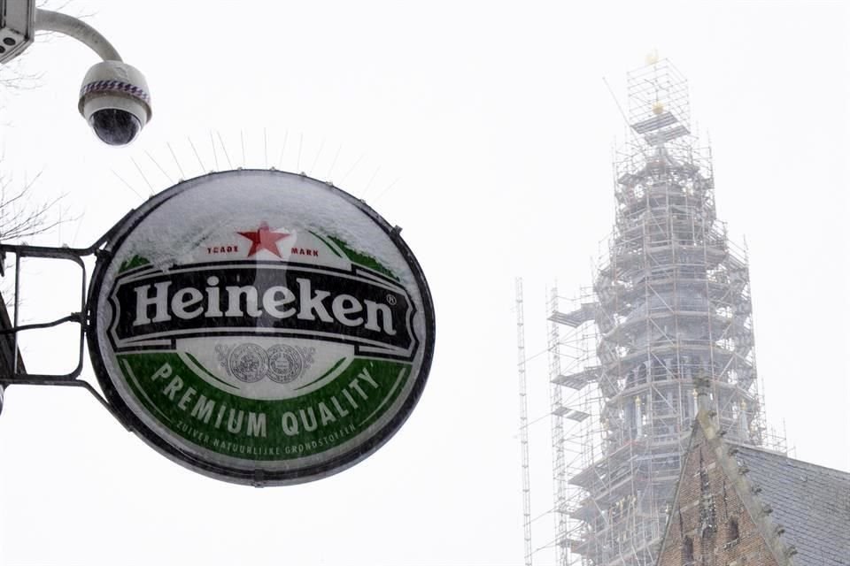 Heineken es el tercer fabricante de cerveza en Rusia, donde posee las marcas locales Bochkarev, Okhota y Tri Medvedya.
